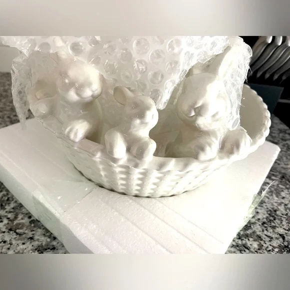 New with Tags- Pottery Barn Bunny Trio Basket Large Serving Bowl -  White NIB #2 - Picture 9 of 14